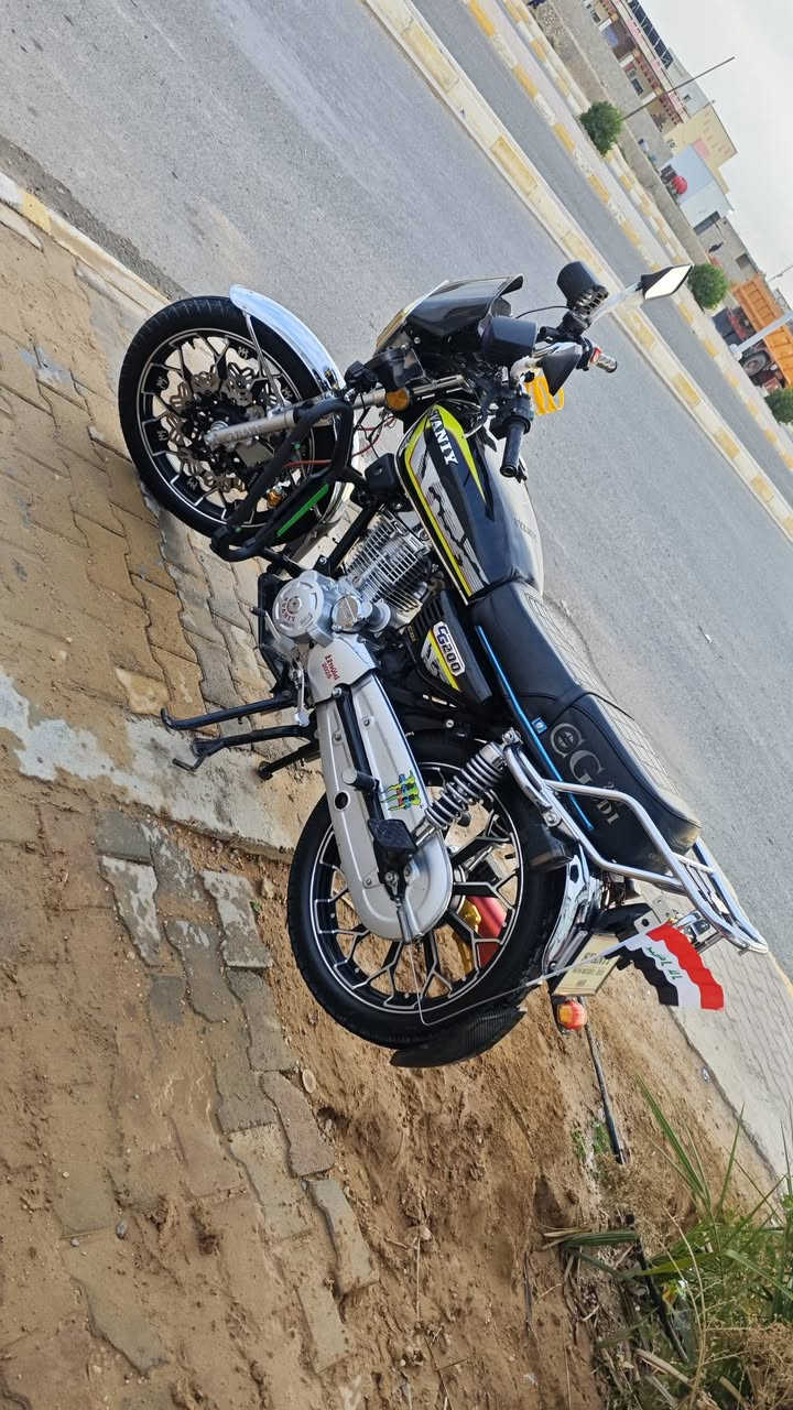 سلام عليكم يراني سيفان 2025 للبيع بعده شركه مال جناي محرك 200 بلادي دراجه ما ناقصه بره وراق كامله  ترهم مراوس وبيع لمو شراي لا يتعبني ولا تعبه سعر تصل عل عاذ رقم *********** مكان رمادي
