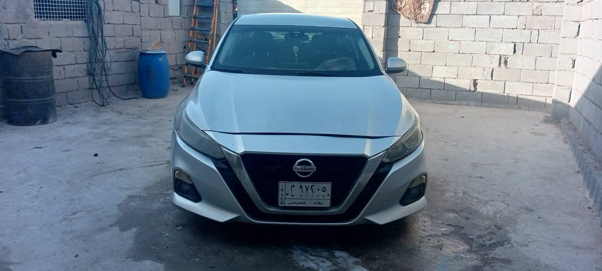 نيسان التميا 2020 فئة s  وارد امريكي
محرك 2500 
مواصفاتها معروفة
بصمة 
تحكم ستيرن
تشغيل عن بعد
شاشه 
لايت  led
كاميرا مع حساس 
رادار
وبعد بيها مواصفات خير من الله 
السعر 95 $   ، معوقين بشهر 8 هل السنة تصير حرة
بيع مستعجل وبيها مجال حك الجية 
للتواصل ***********
