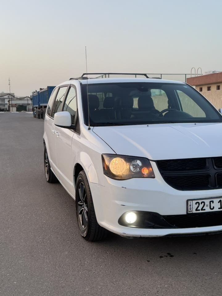 دوج كرفان مديل 18وارد امريكي 
فائت السياره GT
ضرر السياره (قطعتين فقط)
مواصفات السياره 
-تحكمات ستيرن فول 
-كشنات كهرباء 
-كشنات بلع 
-كشنات هيتر 
-هيتر مري 
-هيتر ستيرن 
-مثبت سرعه
-بيبان كهرباء 
-3قطع تبريد 
-حصان وسطي 
-3شاشات عرض 
-كشنات جلد
-برد جام بلادي 
-ويل كاب بلادي 
-جنطه كهرباء 
سعر السياره 175وبيه مجال رقم السياره اربيل باسمي سنويه وهزه جديده 
للتواصل ***********
