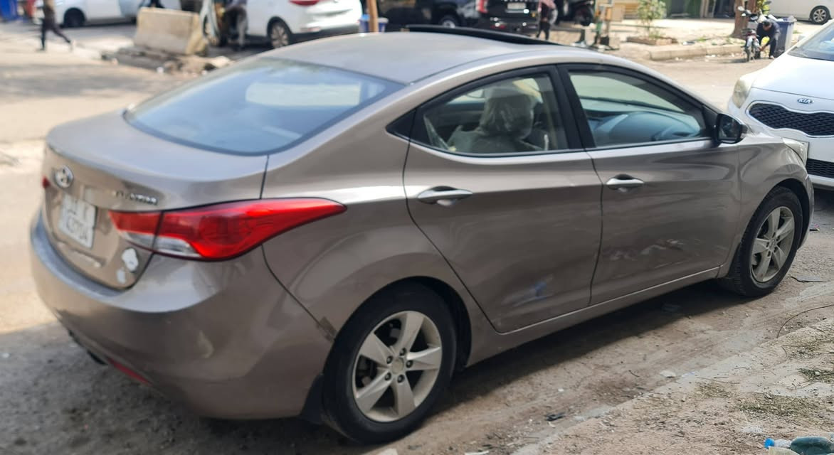 اسلام عليكم
النترا ٢٠١٢ خليجي
محرك ١٨٠٠ دوش
تحكمات اشاير بالمري شاشه كبيره وكامرا
تخم تاير 
السياره بغداد وبأسمي
تبريد تدفئة كهربائيات باتري ممتازات 
السعر ١٠٤ وبيه مجال
***********
عنوان بغداد
