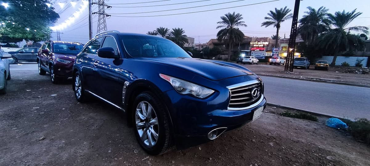 ‎انفنتي موديل 2013  fx37 
‎للبيع لون مميز مبدل كسر و مكينة جدد وظفيرة جديدة مواصفاتها معروفة وكهربائيات شغالة وتبريد ثلج مابيها نقوصات فقط شخوط بسيطة وجراد بالبنيد سعر ١٣٠ وبيها مجال مكاني بغداد الدورة المعلمين 
‎
‎***********
