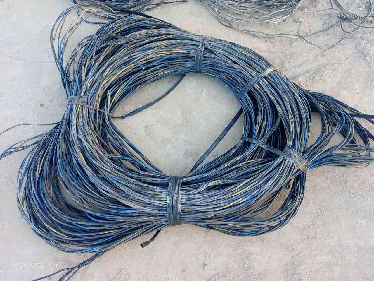 سلام عليكم واير ربع خطوط 4×35 طول 250متر   سعر ال متر الف دينار 
ستفسار تصال ***********
