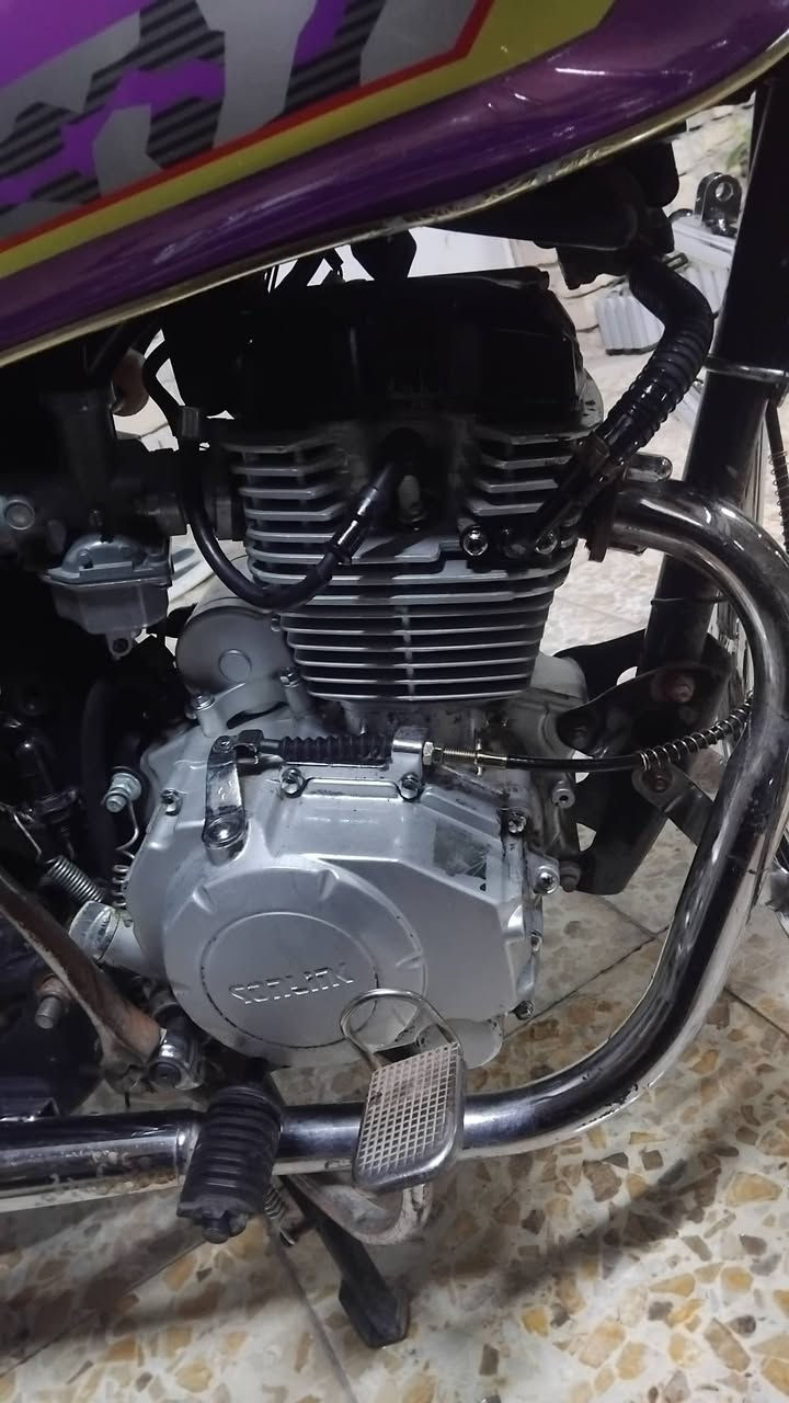 سلام عليكم سونك 2024 
دراجه مكينه 200 cc شلعه معدل خير من الله مكيتنه ما مفتوحه لا صوت ولا تبخير ولا نضوح دراجه كلمه سلف وهندر نكره بكل وكت 
لايت اشاير هورن كله يشتغل بيه درع نيكل كابريتر جديد الدشبول جديد بس ما مربوط فج جديد الامامي ودراجه شوفت عينك دهن جديد تايرات جدد دراجه نقصه صفاح مال كفرات بس رايده ب475 وبيه مجال حك الجيه مكاني بغداد الدوره البعيثه *********** وبي واتساب 
اوراقه موجوده
