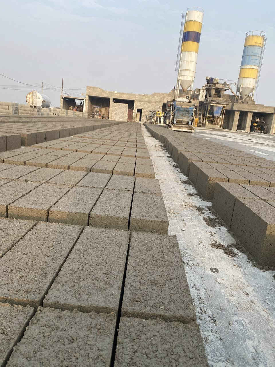 #بسم الله الرحمن الرحيم 
يوجد بلوك مجوف و مصمد بالشرط 
مصنوع بأحدث التقنيات الحديثة المتطورة الكهربائية 
و بإشراف مهندسين متخصصين 
نوع السمنت سوبر بلوك شرط 
نوع المواد من البحص و الرمل المجروش 
يوجد توصيل 🚚 لجميع مناطق صلاح الدين 
و بأسعار مناسبة للجميع و تنال إعجابكم بإذن الله 
العنوان- صلاح الدين-قضاء العلم -طريق الحولي 
معمل بلوك السلام النموذجي 
بإدارة #ضياء العبيدي ( ابو مازن ) 
للاتصالات عبر الهاتف او الواتساب 
***********
***********
