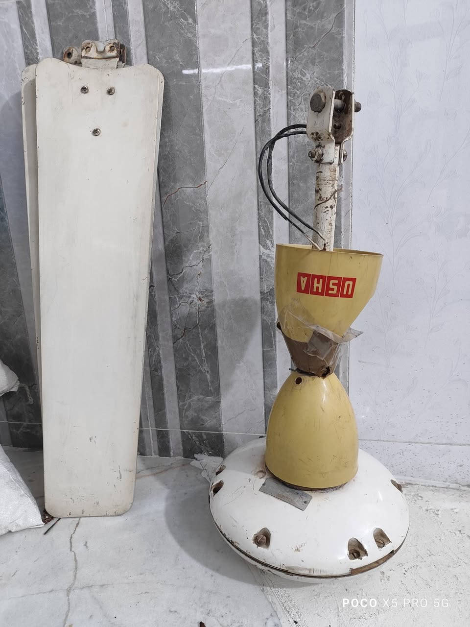 السلام عليكم ورحمة الله وبركاته 
متاح غراض انتيكه
صوبه غازيه شغاله
تلفزيون التوليف الذاتي شغال
رايزنك مع سماعات شغال
مراوح شغالات 
قناني غاز
منجل
تلفونات انتيكه
ثلاجه
مفرامة 
مكاني النجف الاشرف وماعندي توصيل 
***********
السعر على الخاص
