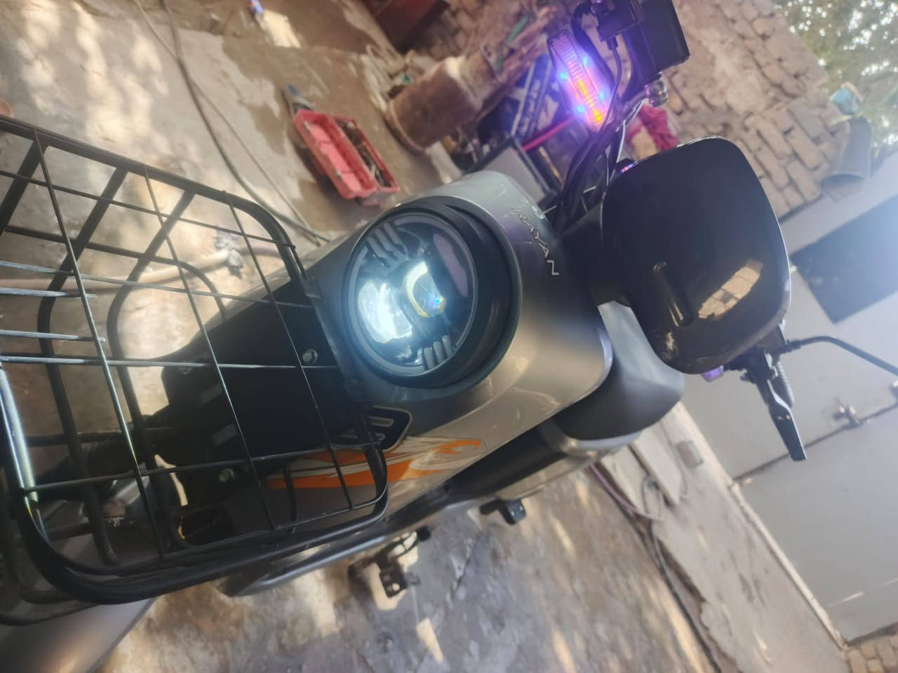 دراجه شخنR9 جديده بصمه وبلوتوث للبيع سعر ٦٥٠ بيها مجال بصيط الشراي ***********
