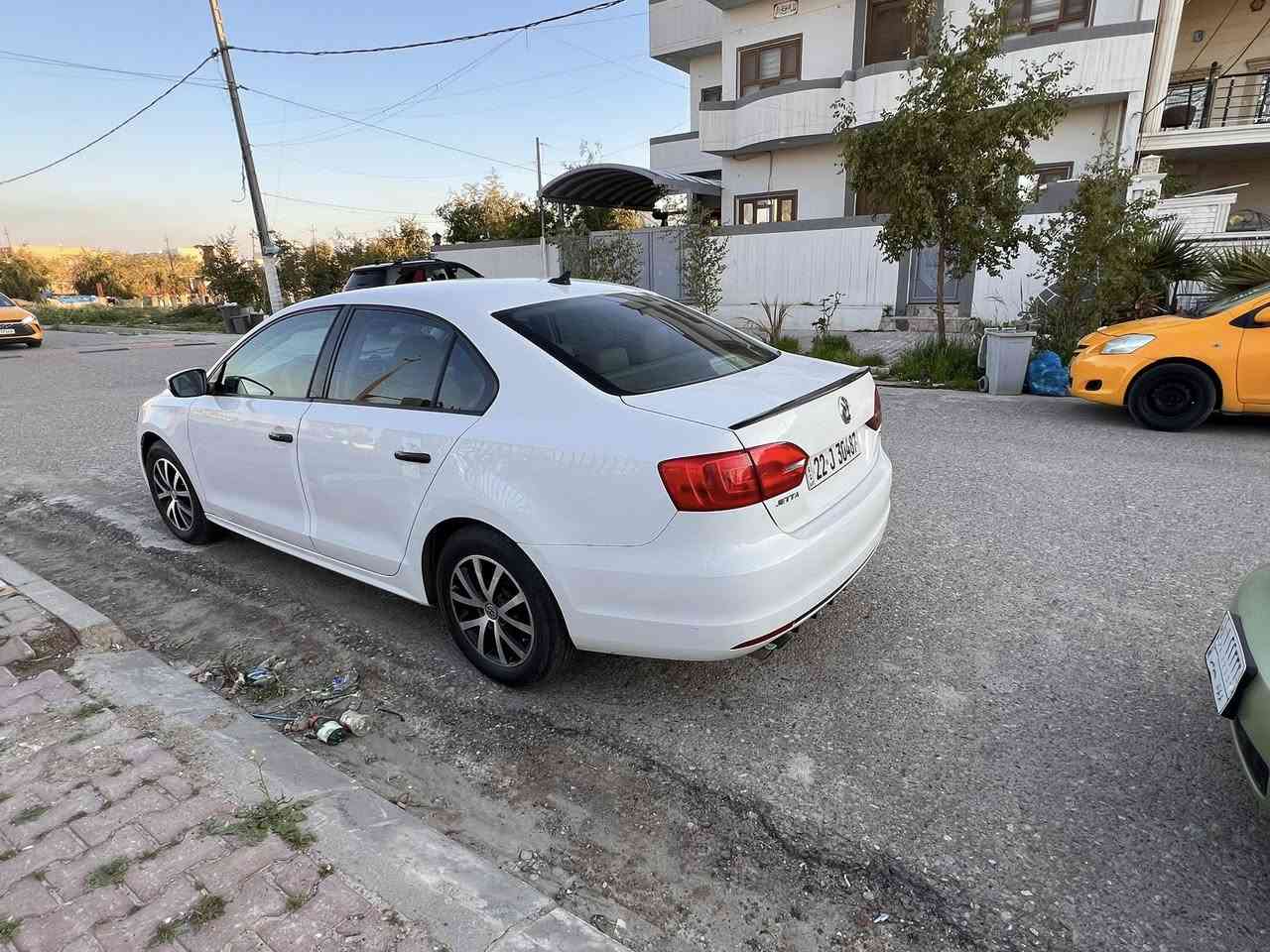 جيتا موديل 12 وارد امريكي صبغ جاملغ بنيد بدون دواخل ارباك سليم باردهلال جهت السايق محرك 5 مرغوب 2500
موصفات فتحة جلد ويل كروم كامرا 
رقم اربيل جديد سعر 110
***********مكان كركوك
