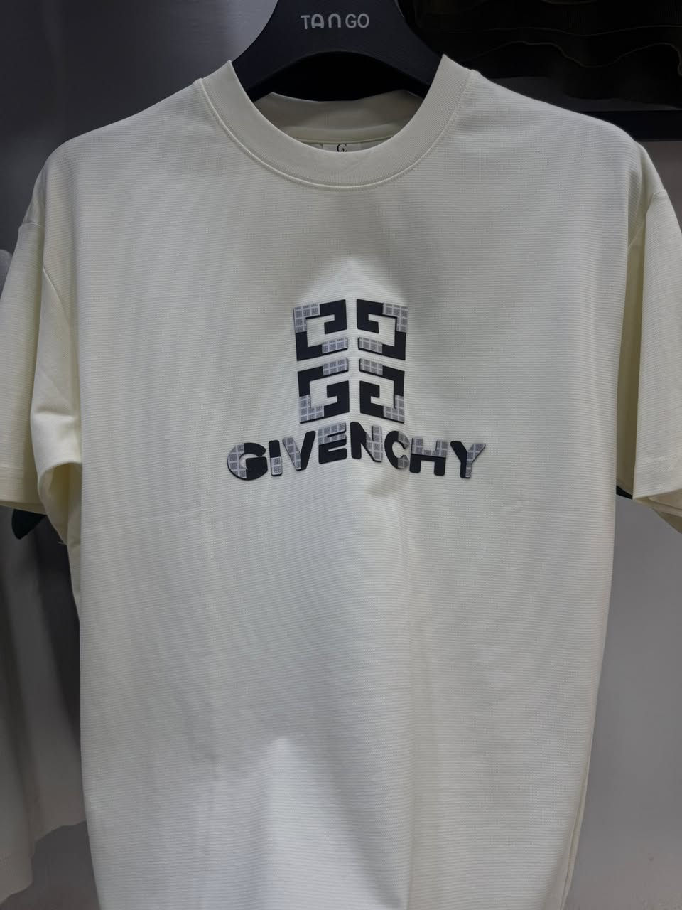 يا الله 
توفر تيشيرت حلقة
قالب regular 
متوفر بخمس الوان 
قياسات كاملة✅✅
السعر 15000


**إذا كنت صاحب هذا الإعلان وتريد حذفه لأي سبب، رجاءا أرسل رسالة إلى الدعم الفني**