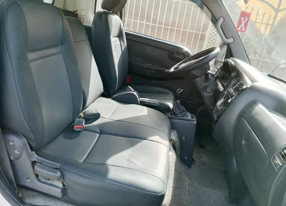 السلام عليكم
كيا موديل 2010 
محرك جديد مفتوح 2700
وكير جديد 
كهربائيات كلها تشتغل 
تخم تايرات بيها جديده حتى السبيرات جديده 
السياره بلاديه بدون حادث بيها مكانات صبغ بسيطه فقط 
رقم ذي قار مشروع وطني السنويه جديده 29 تحويل مباشر 
الشاصي ورقم الشاصي مكفول
كلشي بيها شغال بستثناء التبريد 
السعر 85 وبيها مجال بسيط 
المكان بغداد الاتصال على الرقم ***********
