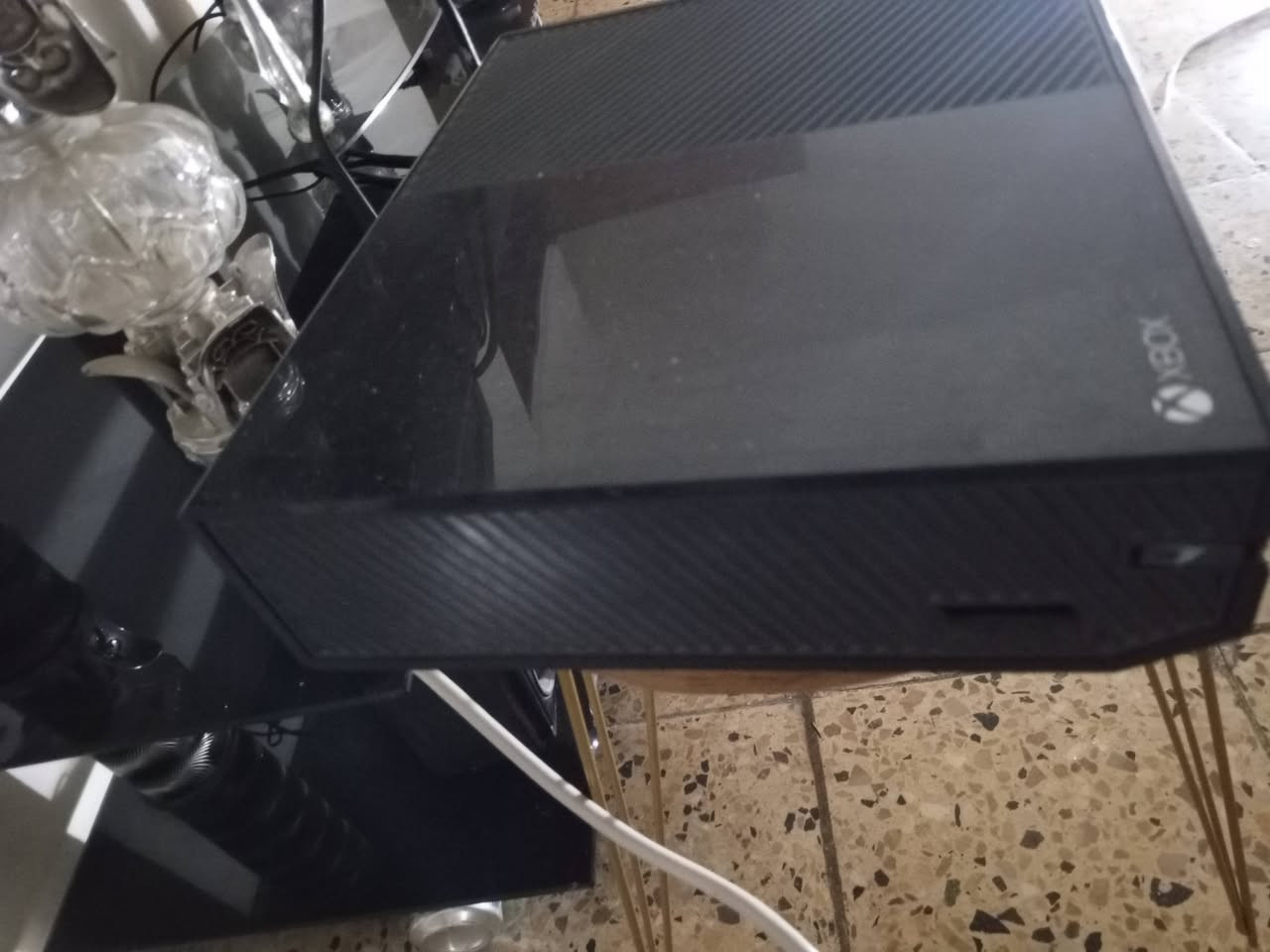 السلام عليكم حبايب 

اكس بوكس ون فات نص تيرا
جهاز كلش نضيف استخدام قليل جدا 
فقط الدكمه الي من تدوسها يطلع القرص مفطوره وممجرب اطلع القرص لان العب عل كيم باس 

صارله هواي عندي مابي اي مشاكل عدى مال قرص ومدخل السماعه الي بل يده موشغال يرادله تبديل 
اليده كلها شغاله وممتازه عدى مدخل السماعه

جهاز ومحوله وواير hdmi ويده واحده فقط 

السعر 110 الف 

الدوره جمعيه خير الله او شارع ابو طياره 
*********** واتساب فقط 
***********
