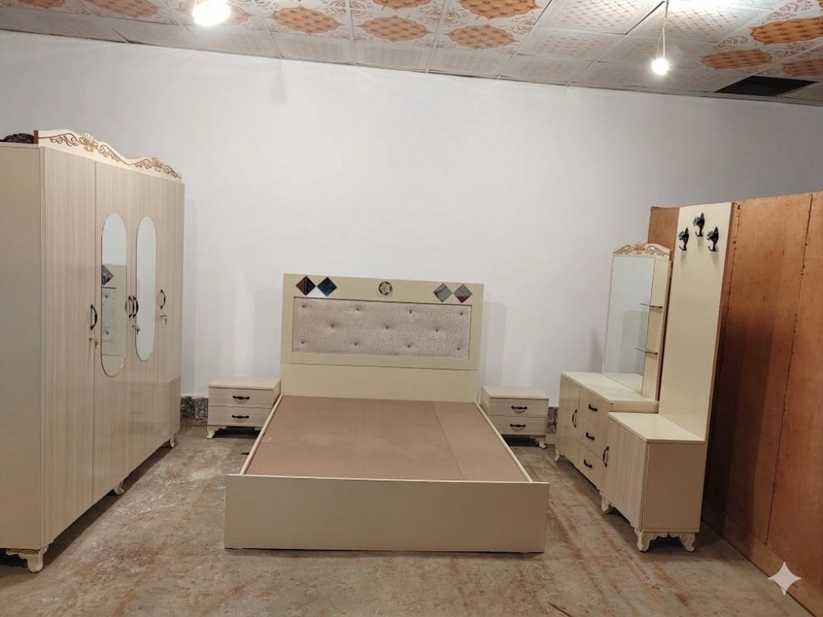 غرفة نوم تركي اربع أبواب مستخدم شي قليل سعر 325 ويرهم مراوس والعنده يبيع اشتري الشراي يجي خاص اويتصل برقم ***********مكاني كركوك
