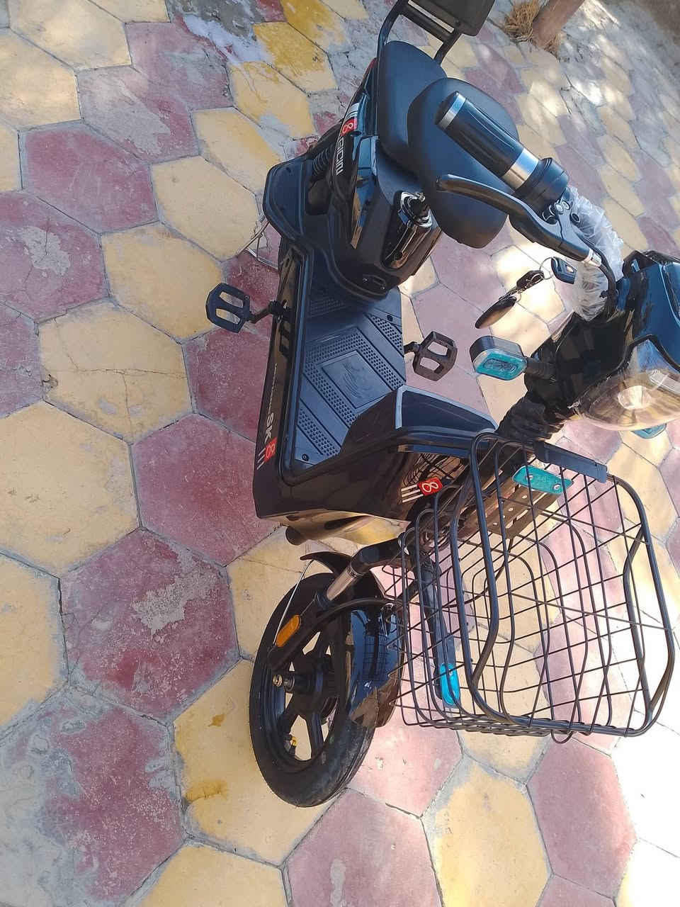 سلام عليكم دراجه شحن للبيع حجم 14 مستعمله شهر دراجه حلوه ونضيفه السعر 300 وبيهه مجال هاذه رقمي ***********
