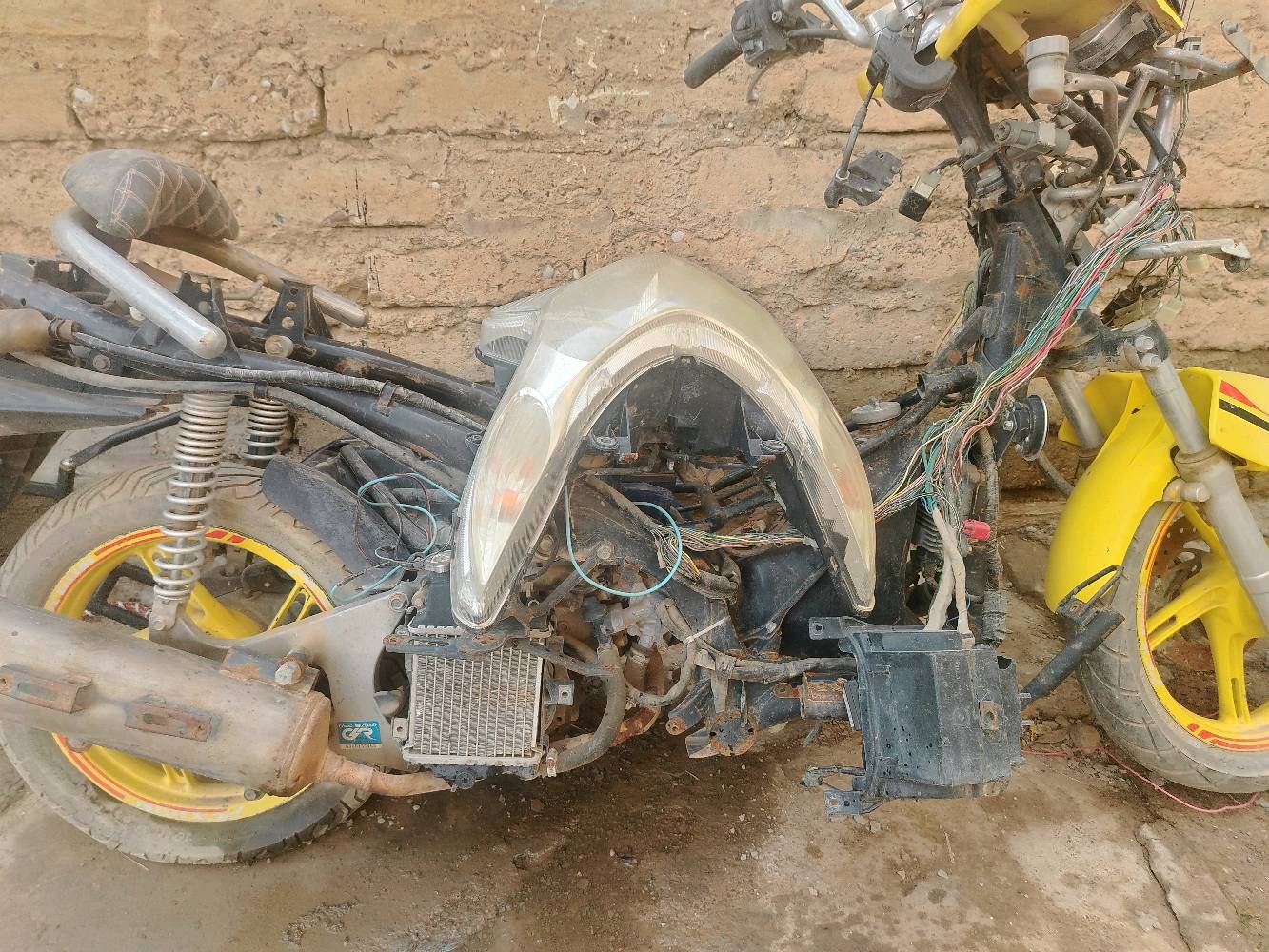 دراجة pcx  جيل اول  مشكلة بالعقل فقط
ابيع على وظعها قيم واخذ
كاملة كل اغراظها
متواجد واتساب فقط