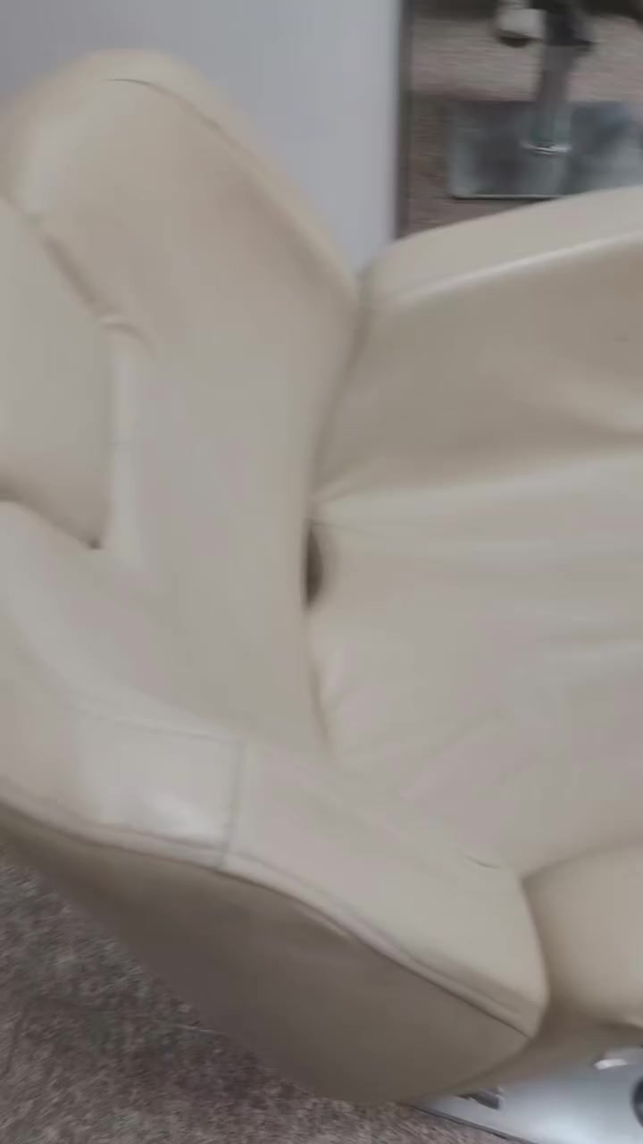 كرسي حلاقه للبيع كله شغال ونوعيه درجه اولى الباب الأول، ١٥٠َ وبي مجال ***********
