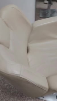 كرسي حلاقه للبيع كله شغال ونوعيه درجه اولى الباب الأول، ١٥٠َ وبي مجال ...