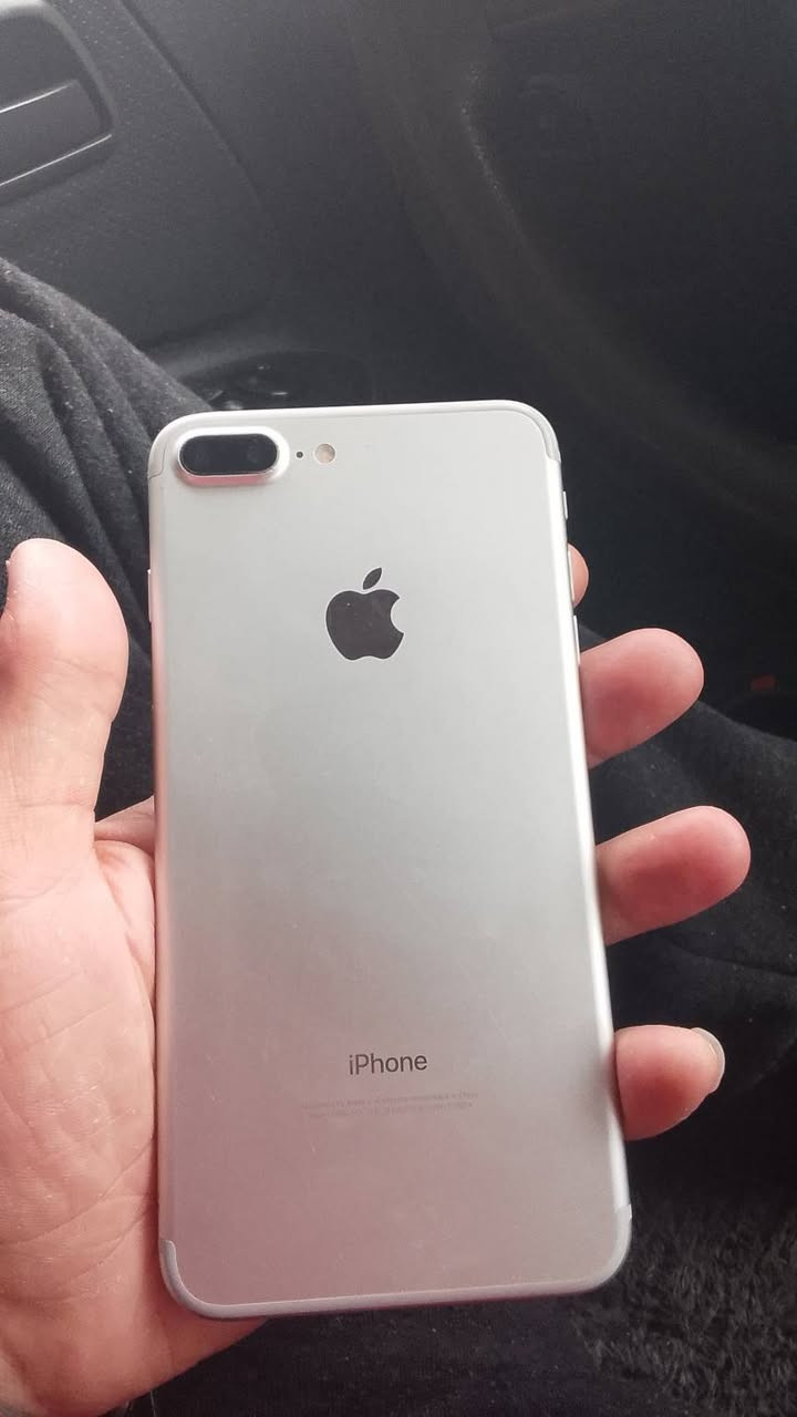 سلام عليكم اخوان ايفون 7بلاص اي عيب مابي فقط شاشه مبدل 128كيكه كامرات شغال بصمه فيس ايدي نضيف مابي شخط مال بيت سعر 75
***********
