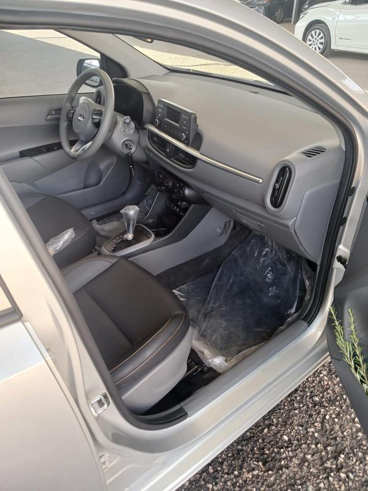 بيكانتو ٢٠٢٠ خليجي 
ماشية ٦٦ 
شاشة كير محرك ٤ سلندر 
السيارة بيها شخوط وتبديل جاملغ امامي ليس حادث بل طك تاير قبل سنه  وتبدل الجاملغ و صبغ بيها  
بدون اي حادث 
وحاليا بحاله ممتازة جدا 
السعر ١٠٩$ وبيها مجال 
رقمها بغداد اتصال فقط ماعندي خاص 
مكاني بغداد 
تحويل ثاني يوم 
***********
