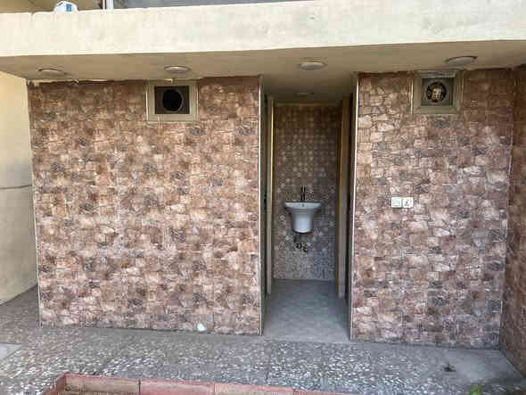 للبيع بيت 50متر وتشجر ملاسق 50متر حي التجار منطقه الاجتثاث
على شارع 12متر
يحتوي على حديق 50م
مدخلين استقبال ومطبخ
الطابق الثاني
غرفتين نوم واحده تحتوي على حمام 
داخلي 
الثالث
غرفه نوم 
وسطح
لارضيه مرمر
لمزيد من المعلومات 
***********
مكتب عقارات القناة
لانرد على التعليقات اتصال فقط
