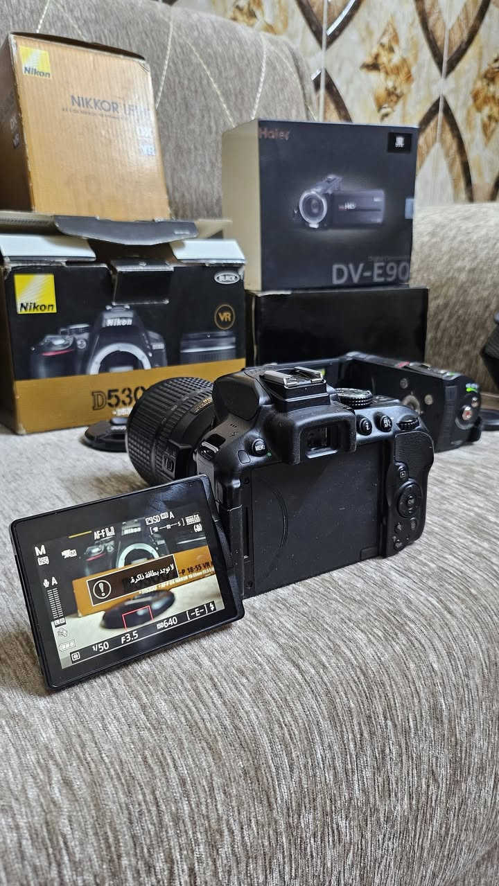 كاميرا Nikon D5300 للبيع – نظيفة جداً  تكدرون تبحثون على مواصفاتها  وتشوفون جمالها
كاميرا احترافية بدقة 24.2 ميغابكسل
تصوير فيديو Full HD 60fps
شاشة متحركة 3.2 بوصة
واي فاي + GPS مدمج
ممتازة للتصوير الفوتوغرافي وصناعة المحتوى 
الحالة: ممتازة جداً / استخدام شخصي ونظيفة جدا مثل ما تشوفون 
لا يوجد أعطال
مع البطارية الأصلية  + الشاحن الأصلي  +  ذاكرة +جنطة +حزام كتف +كفر حماية جيلاتيني  
السعر: (٤٠٠) وبيها مجال 
الموقع: (بغداد )
للتواصل خاص
سبب البيع تطوير المعدات. نماذج من تصويرها بالتعليقات

كاميرا Haier DV-E90 للبيع – حالة ممتازة
كاميرا فيديو بدقة Full HD 1080p
زووم بصري 23x
شاشة لمس 3.5 بوصة
تدعم كرت ذاكرة SD
مناسبة لتصوير المناسبات والسفر
الحالة:  جديدة فتحتها من الكارتون قبل اسبوع  
مع البطارية + الشاحن + ( كارتونها موجود  )
السعر: (٩٠) وبيها مجال  لليشتري تكدر تقدمها هدية لاولادك اصدقائك لان كاميرا تصويرها حلو ودقتها حلوة .اخذتها ١٥٠ من تطبيق الريان 
الموقع: (بغداد )
للتواصل خاص


**إذا كنت صاحب هذا الإعلان وتريد حذفه لأي سبب، رجاءا أرسل رسالة إلى الدعم الفني**