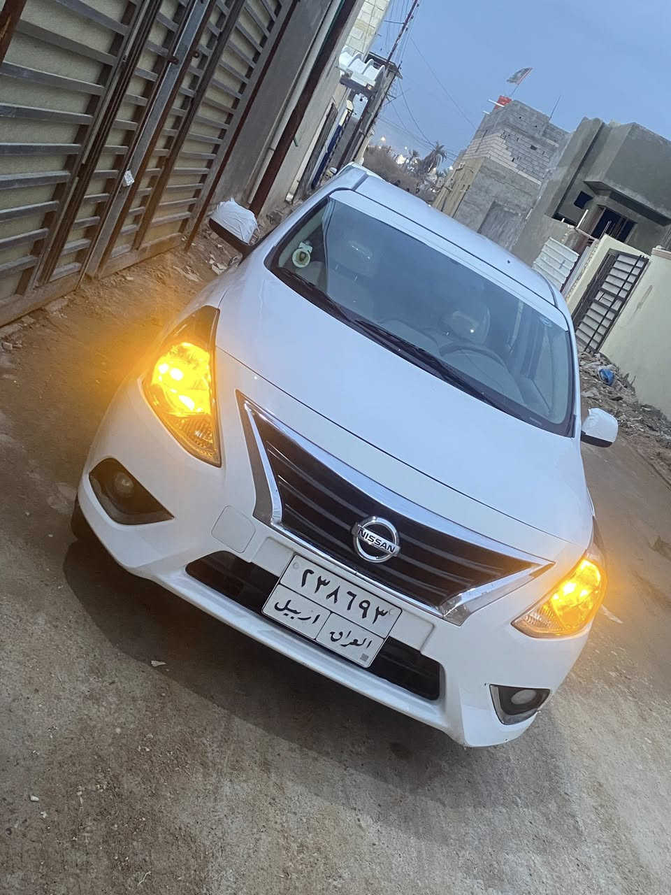 سلام عليكم نيسان سني هندي موديل 2020رقم اربيل بسم شركه فاخر مطلوبه  معروفه الشركه سياره مكفوله فقط بيها حالوب مواصفات اربع جام كهرباء مو جوبي تخم تاير وويل 15 جددتبريد خلفي شاشه حساسات كامره خلفيه ماشيه152الف سعر 85وبيها مجال قليل رقمي ***********
