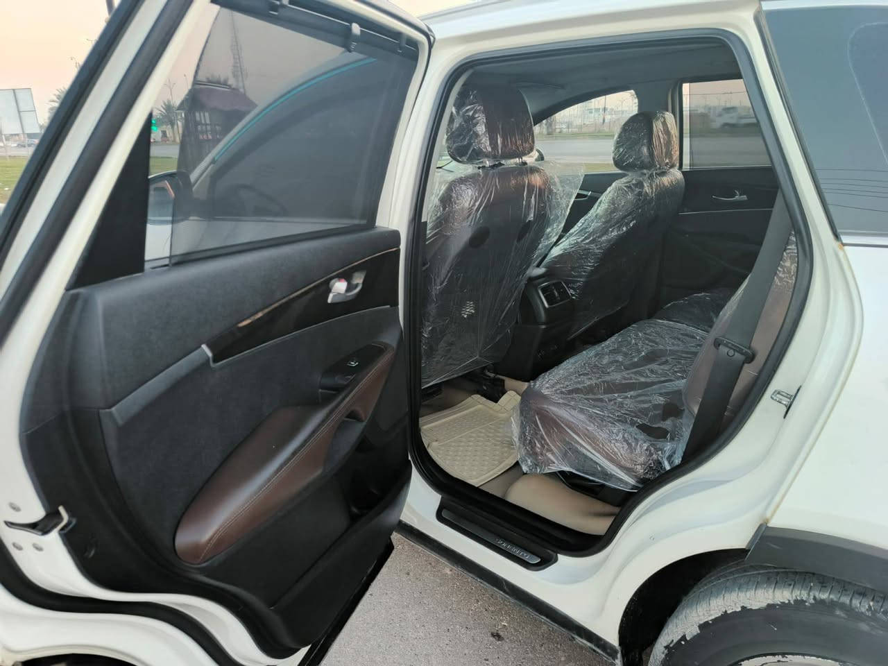 السلام عليكم سياره نوع سورنتو اكويتي موديل 2015شكل العشرين شكل الجديد فول موصفات واحد على واحد بنراما سته اسلندر سبعه راكب 3قطع تبريد حساسات كامره جبير السياره جديد كفاله عامه من صبغ وضربه وتبديل كير مكينه حداديه كفاله العنوان كربلاء السعر 213رقم الهاتف ***********
