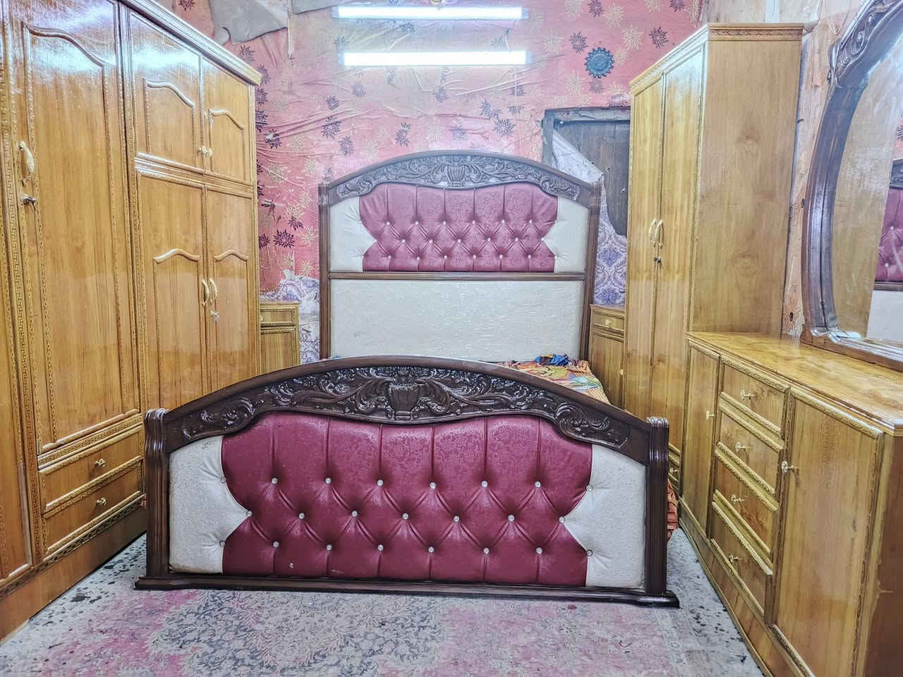 غرفه اخشاب خمس ابواب ملحق للبيع السعر 650صاج الزاويه كنتوريه موديل زان العنوان بغداد وكو توصيل انتصال***********متواجد وتساب
