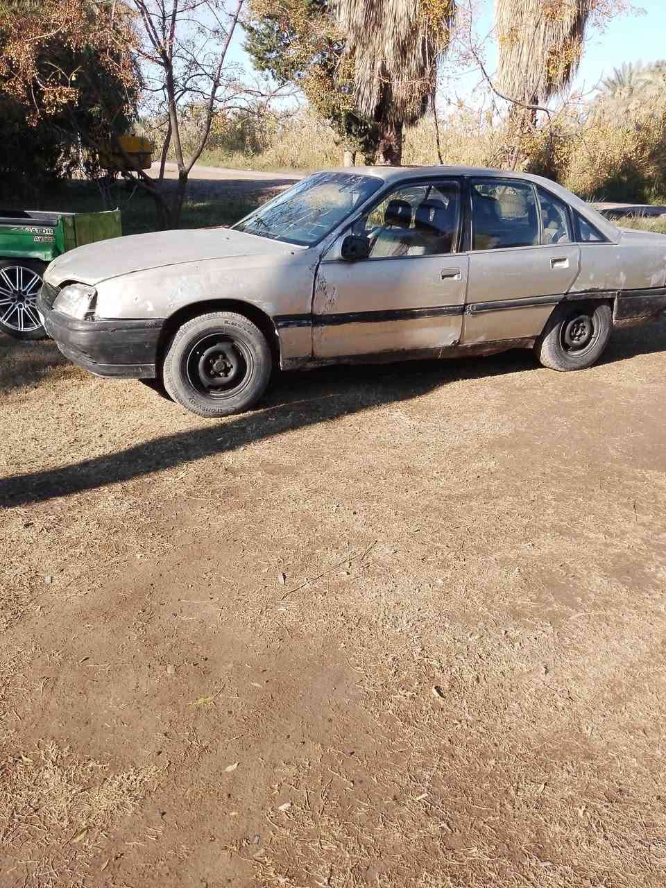 ***********  السعر 20 ورقه
