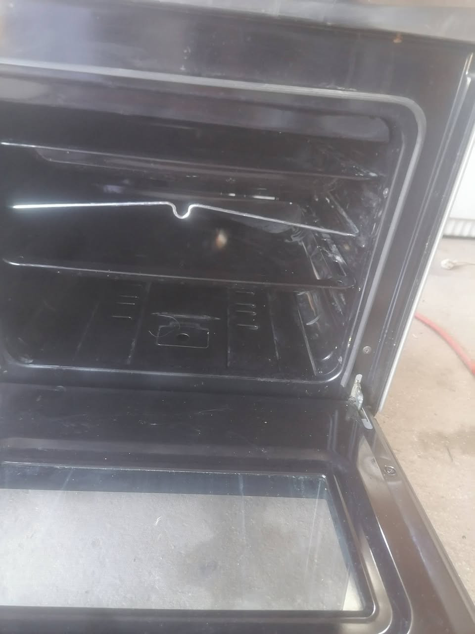 السلام عليكم عندي طباخ للبيع مكاني كربلاء سعر خاص  واتساب موجود ***********
