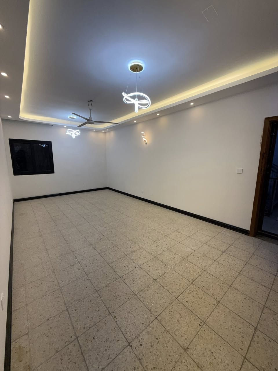 #للايجار___في___السيديه
شقة طابق اول تحتوي على 

3غرف نوم وصاله ومطبخ وحمام 

بدل الايجار 750

للاستفسار ***********
