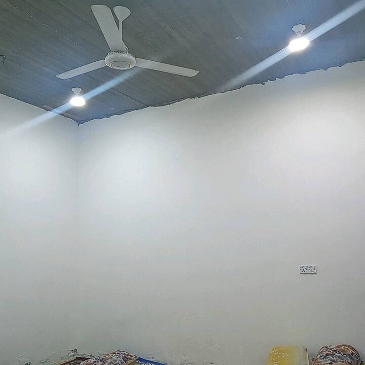 بيت للبيع الجزيره باب الهوى شارع كاظم تمرى شارع 7 للبيع بيت بناء جديد 2024 بيت نضيف حلوو بس بي نواقص فقط صبغ جدران او سقوف  المطبخ كامل سيراميك والحمام كذالك فقط السقوف نقصهن 
 والبيت كامل سيراميك ارضي او درج همين كامل يحتوي البيت 
غرف عدد==2
ديوانيه==
صحيات داخلي او اخارجيه 
هول 
مطبخ
 يحتوي على خاسف أيضا خاف اتريد تبني طابق ثاني موجود خاسف والسطح مسقول اومنور والواجهيه منثوره اوكامله أيضا الطارمه كامله  السعر 74 مليون اوقابل للتفاوض