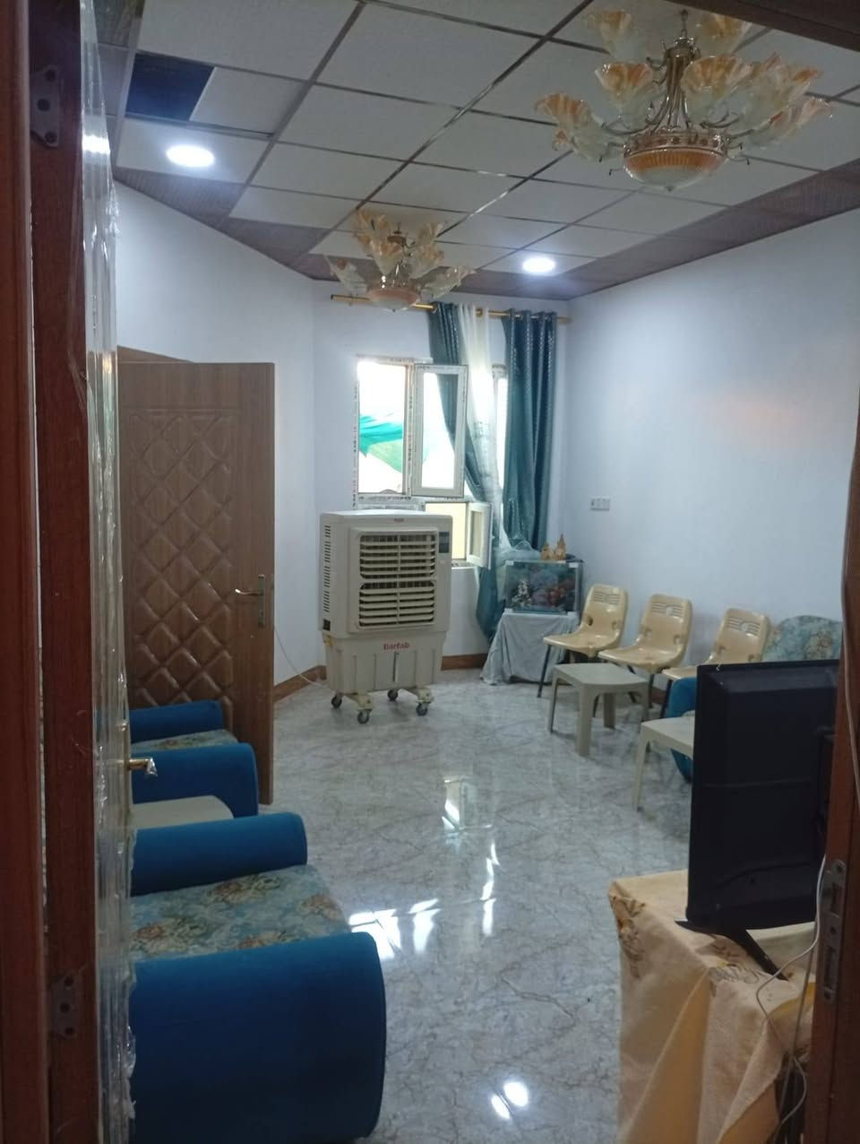 دار للبيع مجمع جنة تكريت طابق واحد سند كامل يحتوي على غرفتين نوم وصالة داخلية وغرفه استقبال ومطبخ المساحة ٢٠٠ متر للاستفسار الاتصال على ***********
