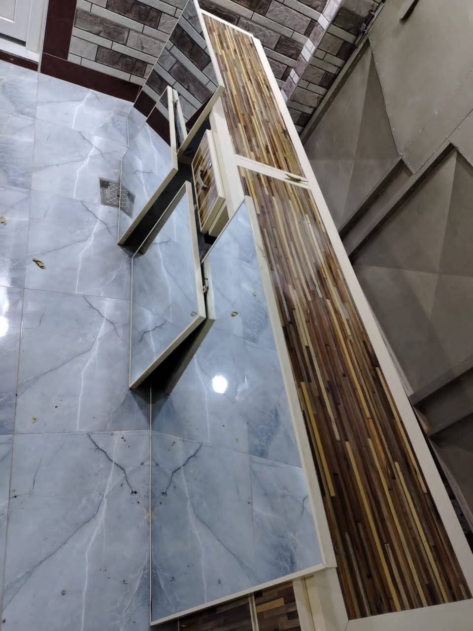 سلام عليكم ديكور حلاقه للبيع السعر 200 وبي مجال تواصل ‏وتس ***********
