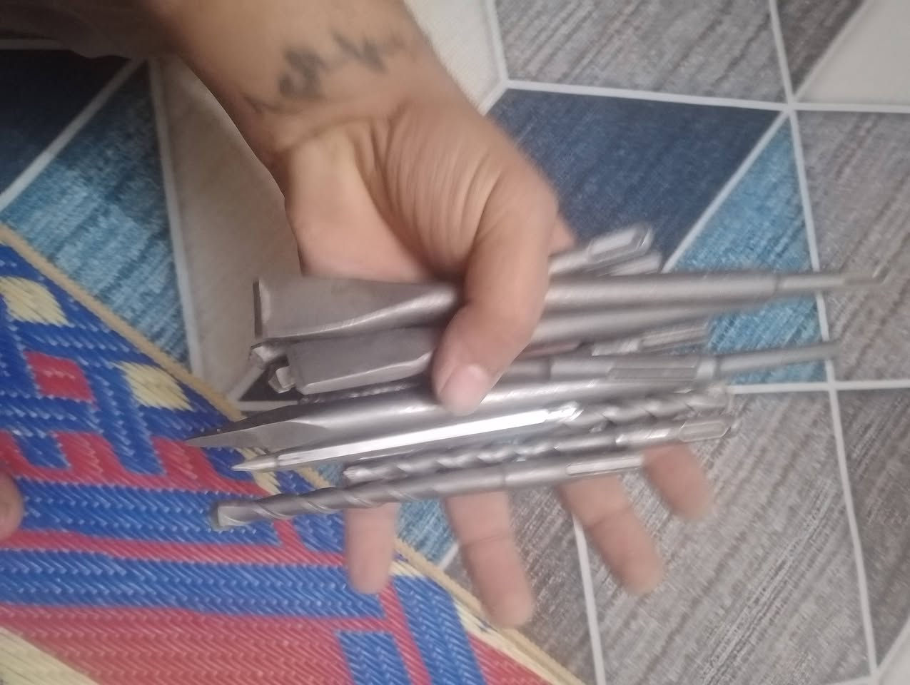 سلام عليكم هاي العده كلها شغاله الدرين الهمر الشحن شغلا درين البرغي شغال كله كامل وتجي وتفحص صارلهن 15يوم من اختهن الله شاهد جدد امام العين كلهن ابيع مابيع قطعه وحده شعرهن 175الف الي مايعرف بسعرهن لحد يراسل التواصل واتساب او اتصال علا الارقام التاليه مكاني بغداد جسر دياله شارع الاطفاء
***********
لحد يكسر بحلال الناس
