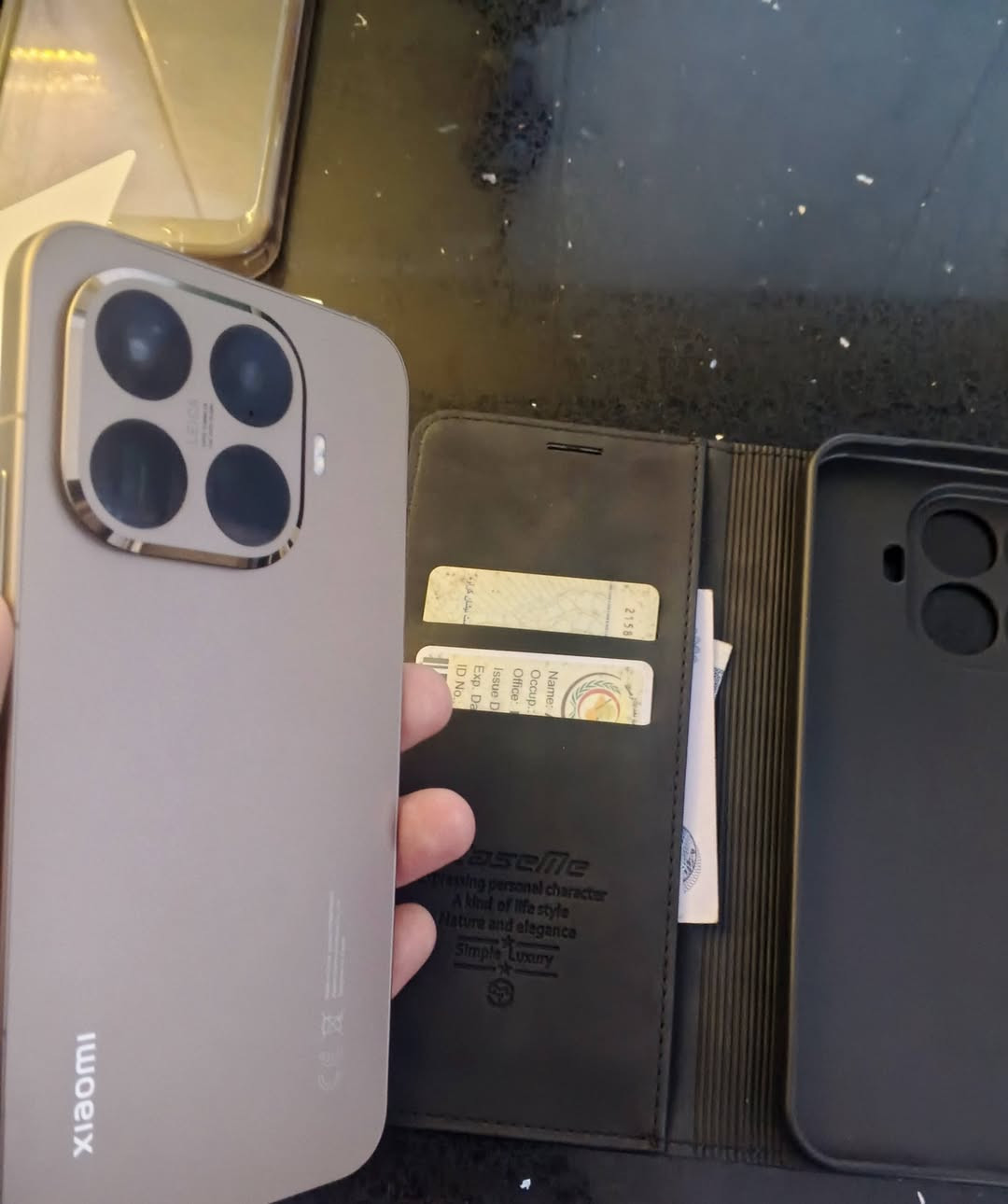 شاومي 15تي برو  الذاكرة 1 تيرا 1000 كيكا لون ذهبي تيتانوم بوبجي 120 فريم الكامرات من لايكا التصوير 8kو4k تدعم بيرسكوب تقريب بصري حتى 100x الشحن 90 واط الشحن الاسلكي 50 واط يدعم الايسم الشريحة الإلكترونية معيار ضد الماء والغبار ip68 كورلا كلاس ضد الكسر  الشاشه امولد معدل التحديث 144 هرتز للشاشه الجهاز نظيف ملحقاته كامله كارتون وشاحنه 90  واط وكفرات عدد 4 واحد منهم تصميم خاص حافظة ومحفظة فلوس ومستمسكات ولاصق حماية ضد الكسر   سطوع الشاشه 4000 شمعة.. وبعد بيه هواي مواصفات الجهاز استخدامه كلش قليل اقل الشهر.      حالة  البطارية 100 
- السعر 775 الف وبيه مجال  المكان بغداد  فقط ملحقاته صارت عليه فوك ال50 الف 
للتواصل خاص او على رقم *********** او على الواتساب نفس الرقم
