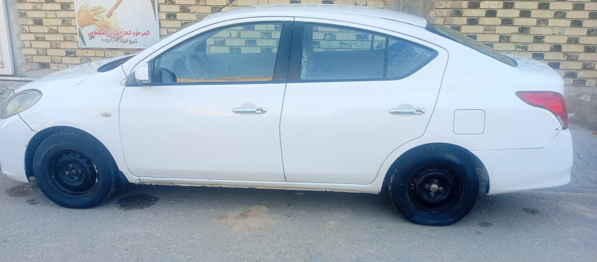 السلام عليكم
نيسان صني موديل 2014 بيه طخات خفيفه حداديه 75 بالميه 
السعر 75 وبيه مجال بسيط  المكان النجف للستفسار الاتصال على الرقم ***********
