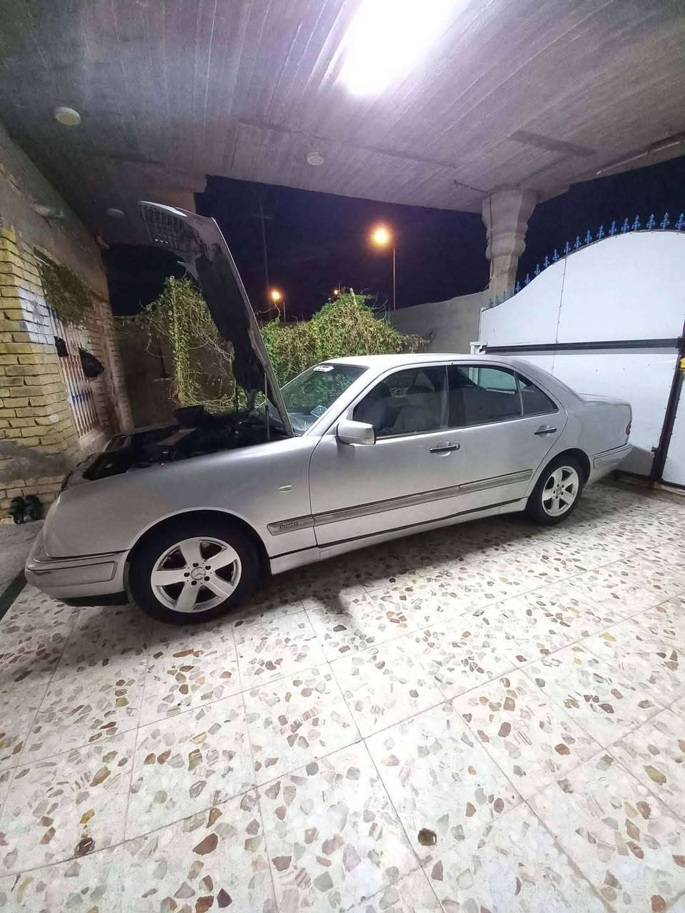 السلام عليكم  سياره  مارسيدس موديل  97
محرك( V)  المرغوب  السيارة رقم  بصرة مشروع وطني بسمي.. تحويل باي محافظه السياره نضيفه محركه نضيف
فتحه سقف...لايت زنون تبريد شغال ثلج هواي بيه مواصفات👆
لون سلفر

السعر 85

رقم الهاتف (***********)
متواجد واس اب
