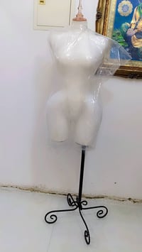 مكانة • منحوتة • جديدة