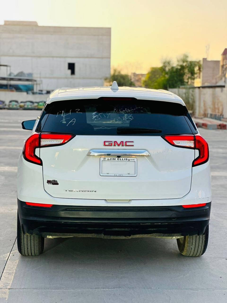 GMC تيران 2024  امريكي
بجم كبس - وضع الشركة 
ضررها باب تبديل شركة نفس اللون و تعديل بارد حافة جملغ  بدون دواخل
ايرباك فقط برده مفتوح 
موصفاته👇
بصمه
ابواب بصمه
تشغيل عن بعد
شاشة
كاميرا
ردار
داخل لونين
فورميك
لايت زينون
ليد
كشن هيتر
ستيرن هيتر
صندوق شفط
نظام سبورت ويكو
تبريد قطعتين
كير بيانو
🌹معرض اربيل كارس🌹
سعرها 178 ورقه 
شراي يتصل عل رقم
☎️***********
