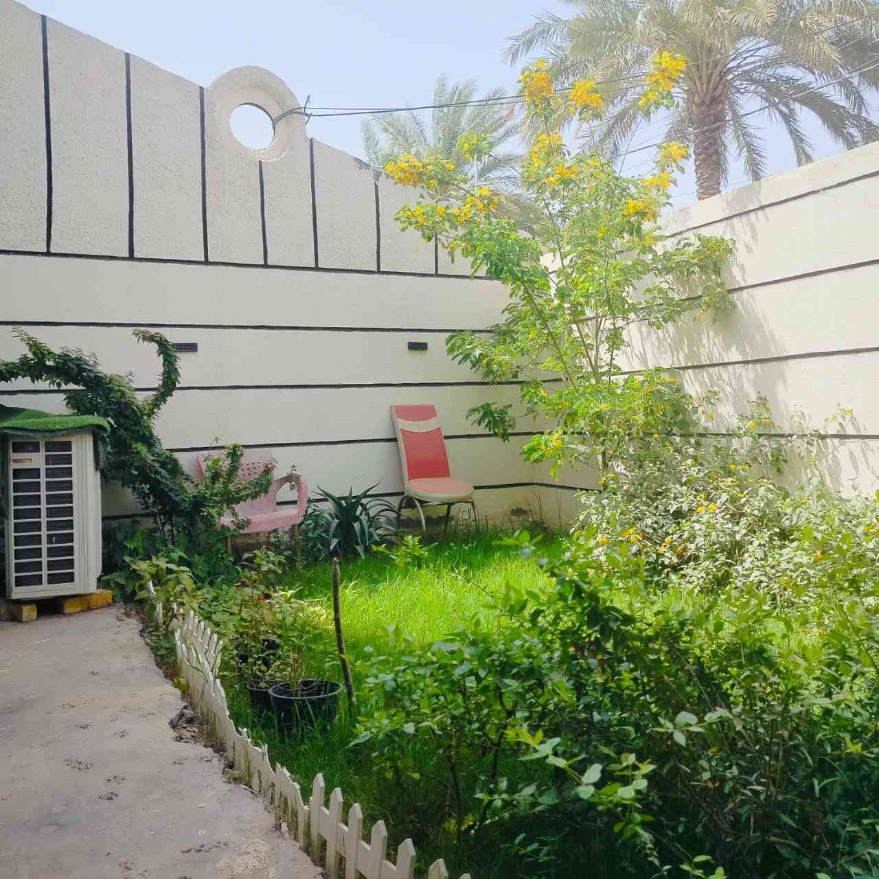 السلام عليكم بيت للبيع جاهز مابي اي نقص مساحة 240 بناء طابوك سقف صب العنوان حي الحسين شارع طه للاستفسار الاتصال على الرقم ***********
