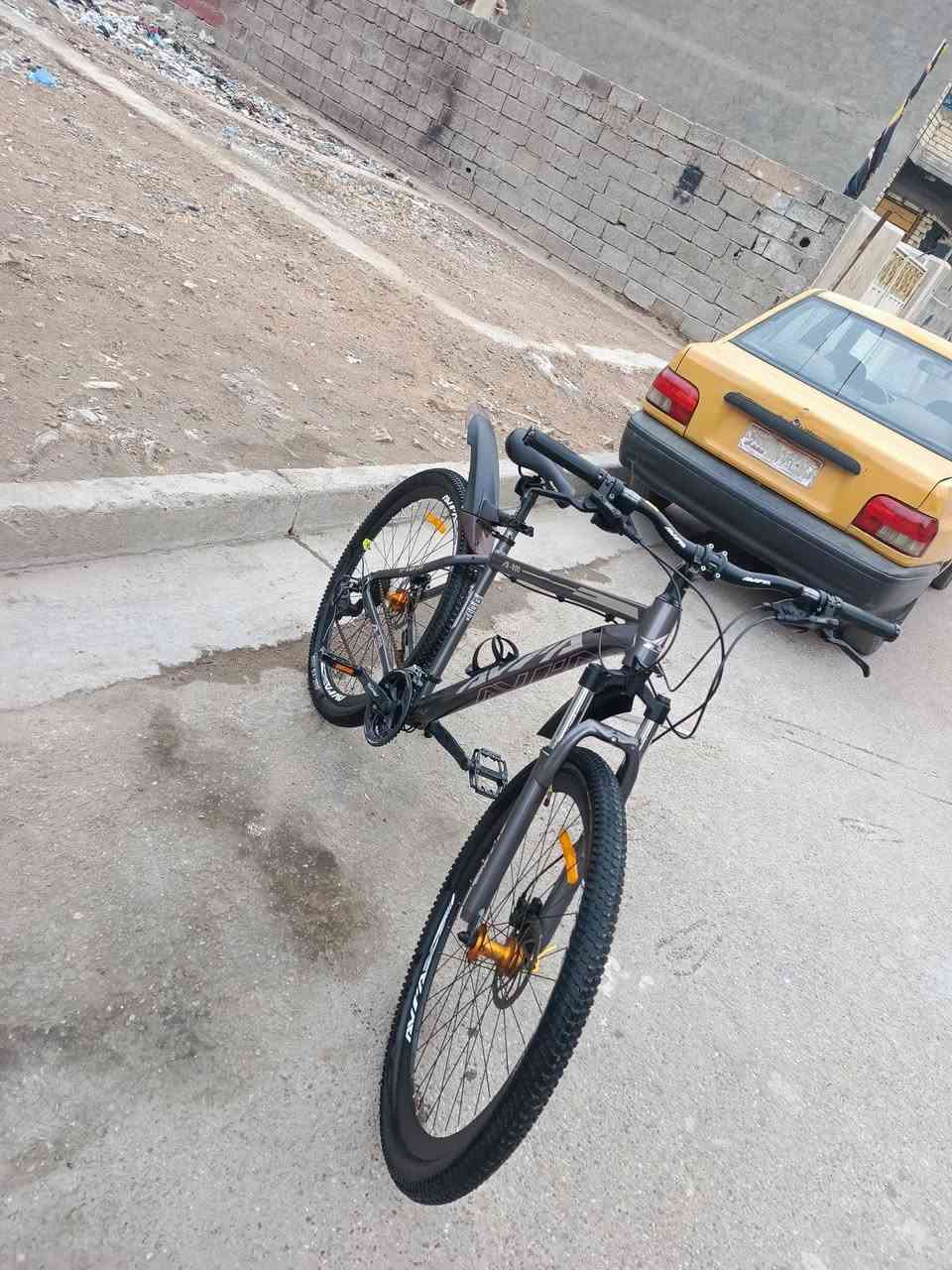 السلام عليكم بايسكل للبيع نوع ياباني حجم 27 السعر 175الف وبي مجال مكاني بغداد البياع الشراي يتصل على رقم ***********
