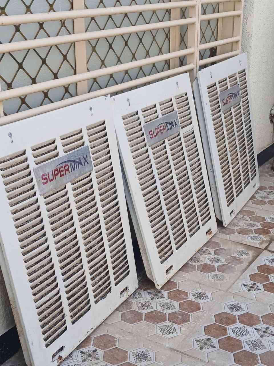 مبردة للبيع متروكة لمدة سنة بيه عطل غير معروف يعني ما تشتغل ما نعرف شنو بيه سعر ٦٥ الف وبيه مجال الرقم ***********

