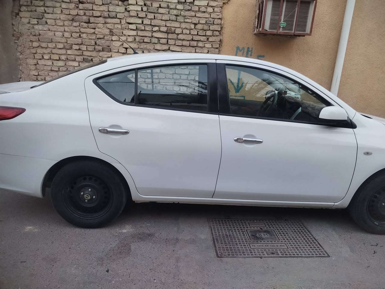 السلام عليكم
نيسان صني موديل 23 هندي ماشيه 99 مكفوله كير محرك بيه طخه بلصندك بيه تلحيضات بسيطه السعر 115 بيه مجال رقم ***********
