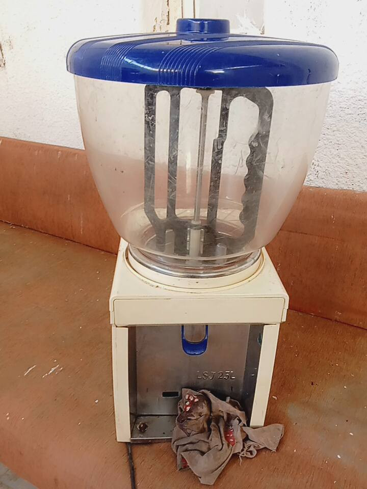 السلام عليكم للبيع 5 مكائن تفتح بيهن مشروعك 
5 مكائن معروضات للبيع تفتح محل بيهن مباشره 
وضعيتهن جيده  تجميدهن جيد جدا تفحص كدامي من اول كوب لأخر كوب أي اخلل مابيهن وطاقتهن الانتاجيه حلوة كلش تجميدهن ممتاز 

مكينة الجيلاتو ممصورهة لكن نضيفه ومرتبه وشغاله على ضمانتي

1.مكينة سوفت 
2.مكينه جيلاتو
3.مكينة ازبري
4. مكينه خانتين عصائر 
5.مكينه خانة وحده عصائر


**إذا كنت صاحب هذا الإعلان وتريد حذفه لأي سبب، رجاءا أرسل رسالة إلى الدعم الفني**