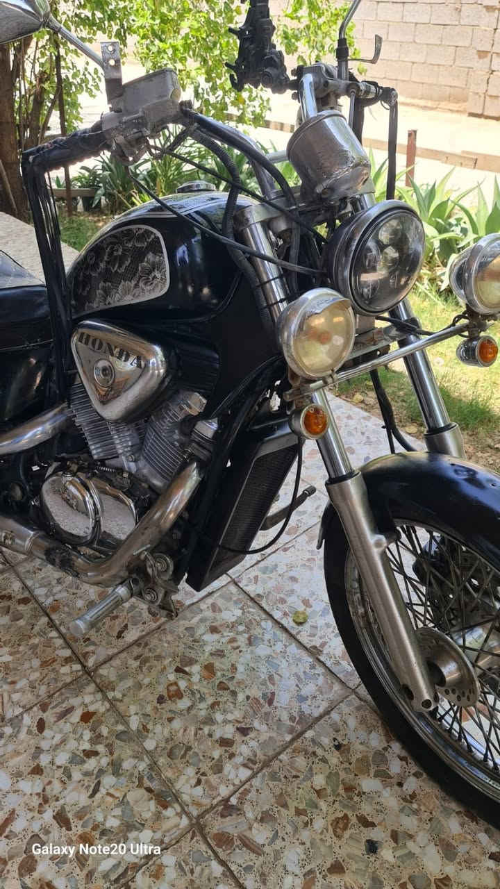 سلام عليكم كباتن 

هوندا ستد حجم المكينة 400cc كفالة كفالة كفالة كفالة 

اخوان الدراجة موديل 1992 كفالة مكينة كفالة  

شرط من الشروط ترايك سليمانية وبعز الحر 

رقم بغداد بسمي سعرها 14.5 $وبيها مجال بسيط 

وماكو هيج نضافة وكفالة بهاذا السعر والجناية يعرفون شحجي 

للتواصل ***********

