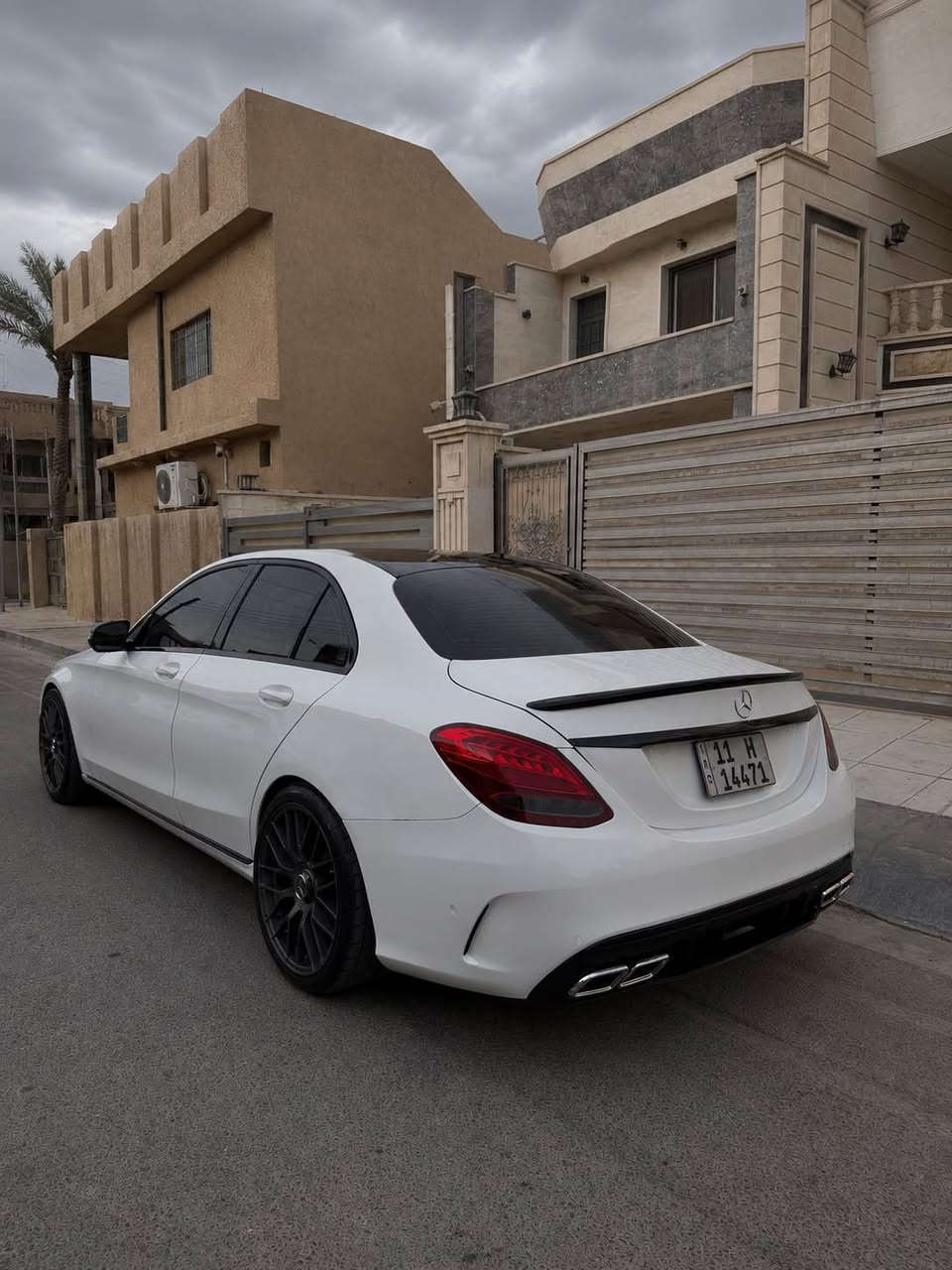 السلام عليكم
للبيع مارسدس C -Class2017
وارد امريكي كلين تايتل بدون صبغ AMG Kitبدون ايرباك
فول مواصفات بانوراما وداخل بيجي وصاج بدون اي نقص 
السعر 188وبيها مجال بسيط 
*********** بغداد, العراق
