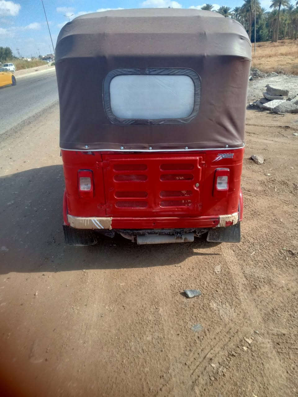 سلام عليكم تكتك للبيع موديل 18 اوراق أصولي نضفيه فول كله شغال ع الفحص السعر 3 ملايين و500  المكان حله ابي غرق مقابل سيطرة ام الهوى غير متواجد ع الفيس ***********
