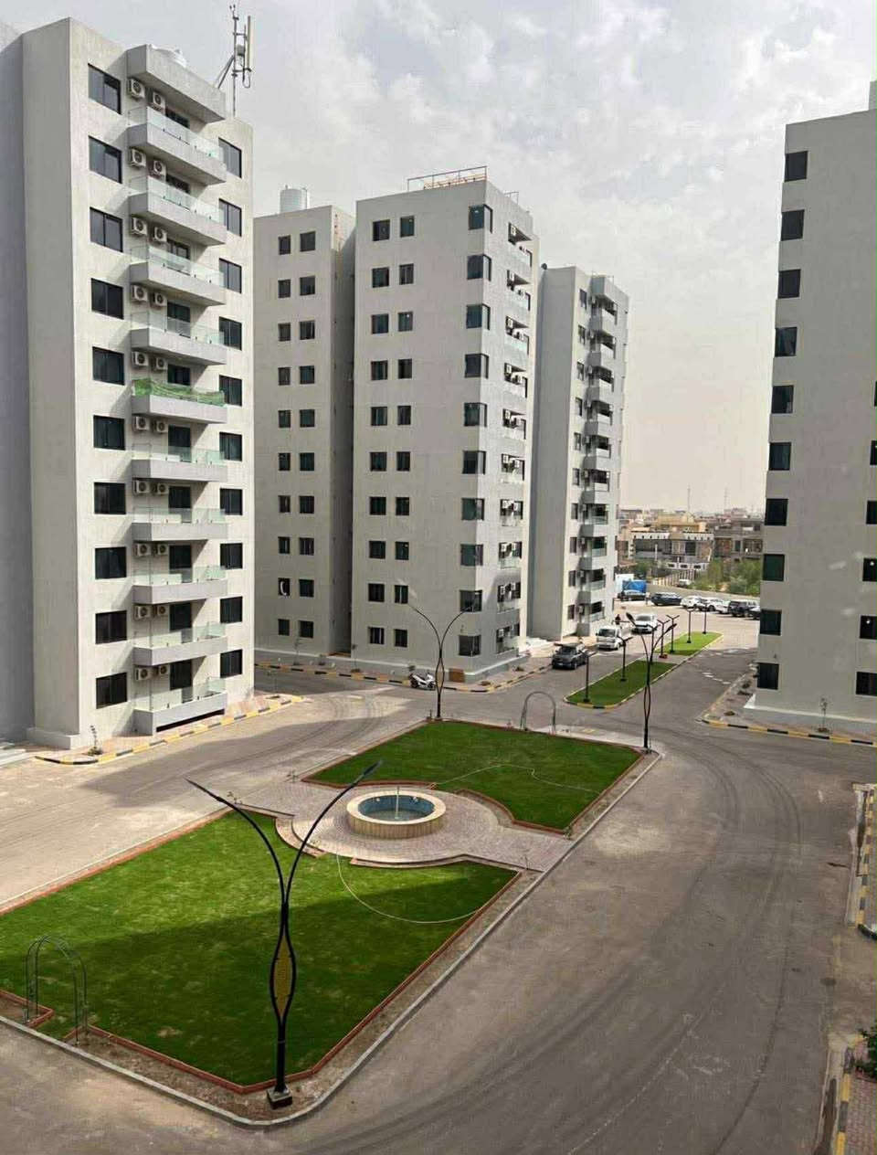 جاهزة للسكن وبنظام دفعات ميسرة لمدة ٥ سنوات وسند طابو 
السلام عليكم
شقة للبيع _ في مجمع الرفاه السكني  منطقة البلديات مساحة الشقة ١٤٥متر ( طابق الثالث ) استلام جديد وجاهزة للسكن تتكون من غرفتين نوم و صالة و مطبخ و صحيات عدد (٢) وبلكونات عدد (٣) جديدة غير مسكونة و مصبوغة + انارة ظاهرية  للشقة كلها علما انها تحتوي نظام تبريد سبلت في كل غرفة + نظام الغاز انابيب + نظام إنذار الحريق +موقف سيارة خاص بالشقة علما بان العمارة مجهزة بالكهرباء ٢٤ ساعة و مصعد عدد (٢)  علماً توجد في كل طابق أربعة شقق فقط ونظام امن  السعر ٢٣٠ مليون وبنظام الدفعات ميسرة  لمدة ٥ سنوات 
الاستفسار على الرقم 

***********
