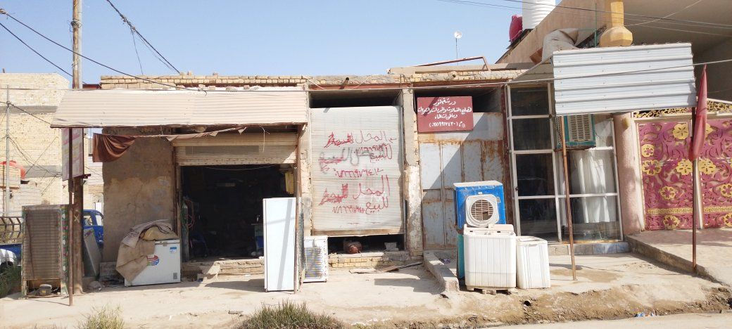 عقار للبيع في شارع الصافي ركن واجه 12 على الشارع الرئيسي المساحة 332متر يحتوي على بيتين يحتوي العقار على 6 غرف نوم مع 4 محلات طابو صرف حر للاستفسار الاتصال على *********** أو مراسلة واتساب
