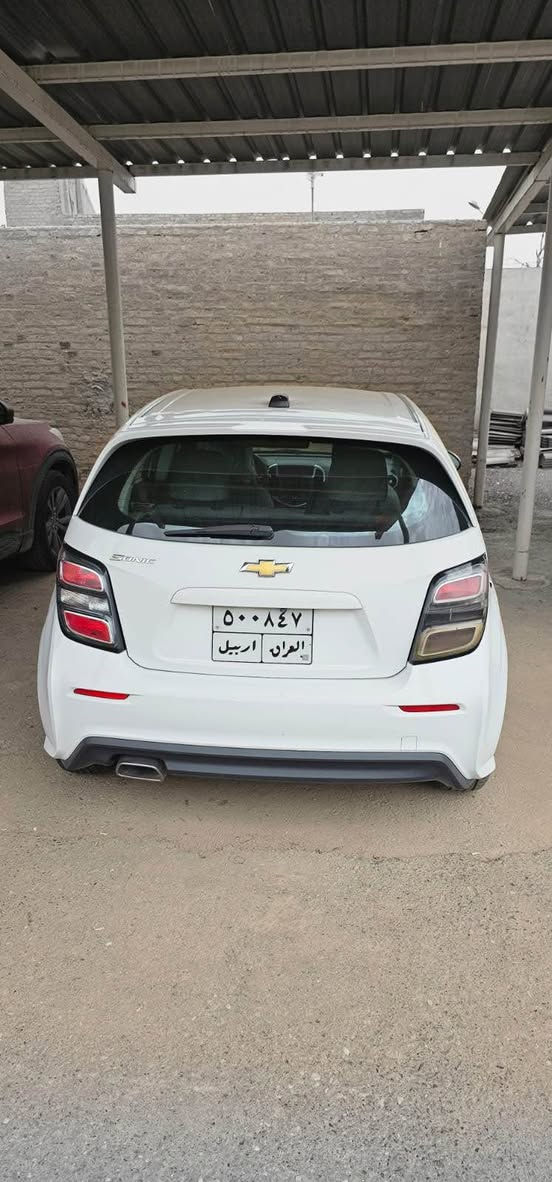 دةرگايك سبوخي هةية و دةرگةجي گوردرا بة بيلادي و پينج جي بجوك بة قةت بستيك تعديل سارد و گير و مةكينة بة شةرت  بو پةيوةندي *********** أربيل, العراق
