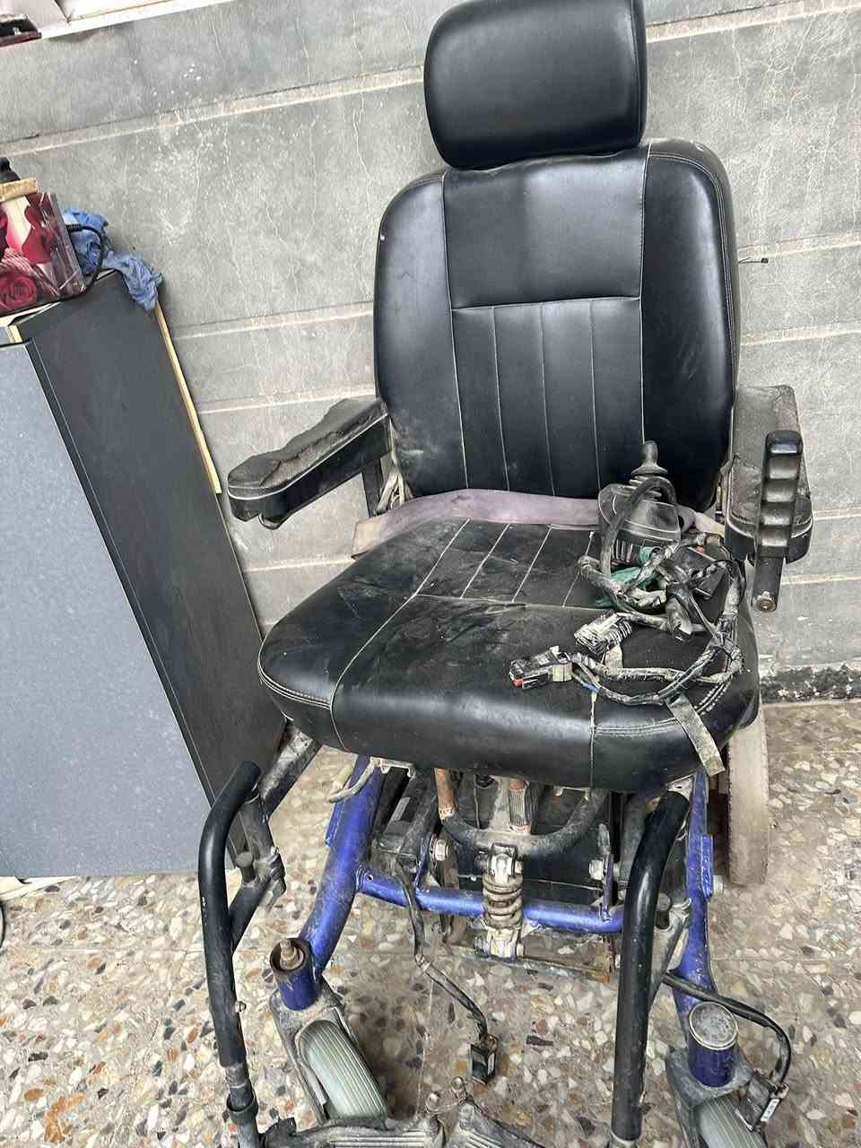 #للبيع كرسي كهربائي ادوات احتياطية خلل ابلكات الكير تبديل وبلكات الماطور  بطاريات شغالة تايرات شغالة قواعد التايرات شغالة السعر فقط 400


**إذا كنت صاحب هذا الإعلان وتريد حذفه لأي سبب، رجاءا أرسل رسالة إلى الدعم الفني**